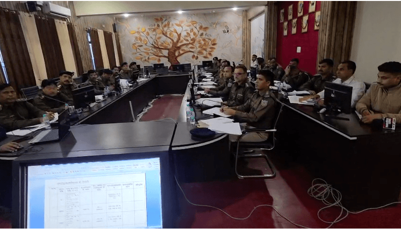 गिरिडीह पहुंचे आईजी सुनील भास्कर, अधिकारियों के साथ की समीक्षा बैठक