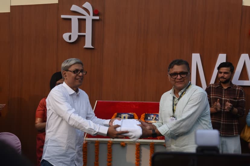 सबसे महँगा ग्रंथ का भव्य ग्रंथ उदय पटना पुस्तक मेला में संपन्न हुआ, ज्योत के भीतर नीला देखा, नीला भीतर श्वेत, श्वेत बिंदु में मैं को देखा, या परमेश्वर