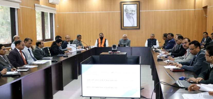 मुख्यमंत्री ने प्रगति यात्रा के दौरान घोषित विकास योजनाओं की उच्चस्तरीय समीक्षा की, तेजी से कार्य पूर्ण करने का दिया निर्देश