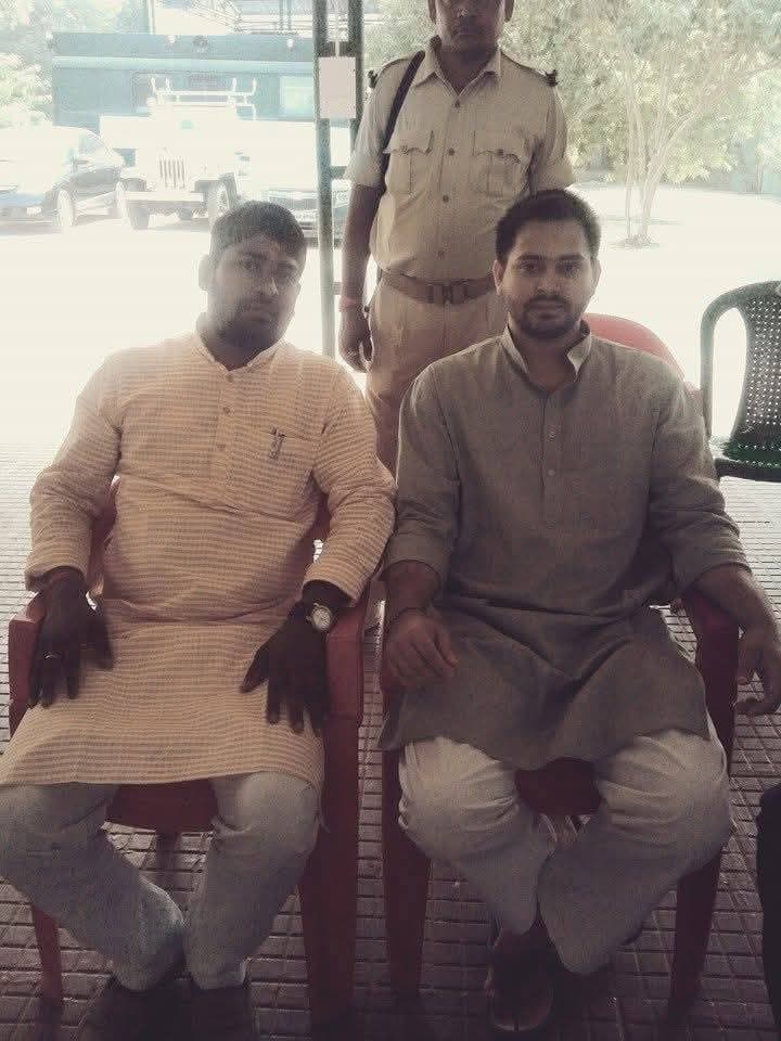 अनाज के नाम पर राजद नेता डकार गए 2 करोड़ रुपये, पुलिस ने रात में छापा मार उठा लिया