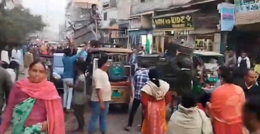 फुटपाथ दुकानदारों में मचा हड़कंप