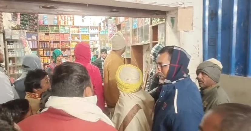 वैशाली में किराना दुकान से लाखों की हुई चोरी, शटर काटकर किया दुकान साफ