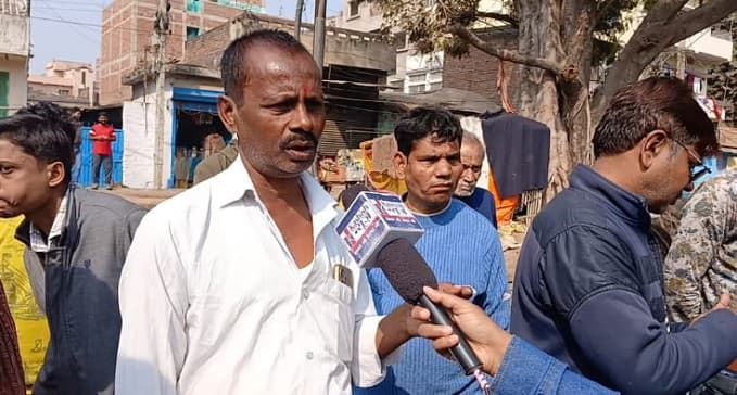 स्कूली बच्चों की जान से हो रहा खिलवाड़, स्थानीय लोगों में आक्रोश