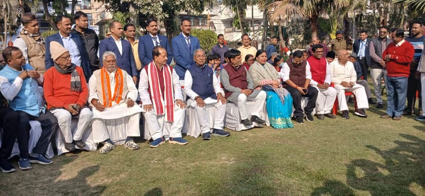 पटना में पं. दीनदयाल उपाध्याय की प्रतिमा का हुआ अनावरण, बिहार बीजेपी के नेताओं ने दी श्रद्धांजलि