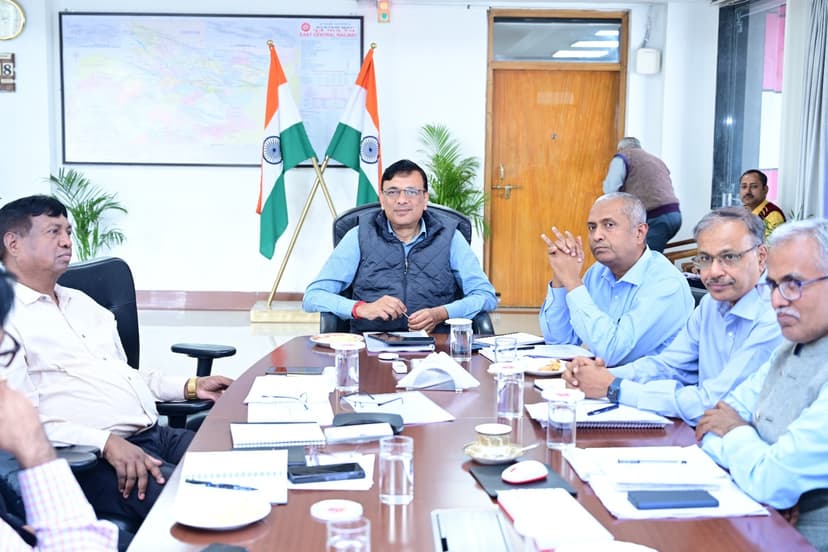 पूर्व मध्य रेल में क्राउड मैनेजमेंट को लेकर उच्चस्तरीय बैठक, GM ने दिए सख्त निर्देश