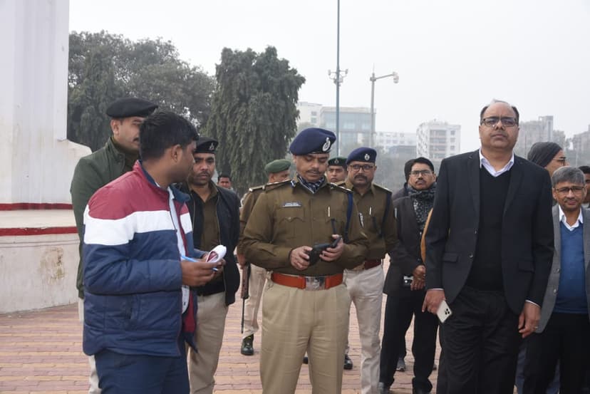 DM और SSP ने किया गांधी मैदान का निरीक्षण, ठंड में निजी स्कूल खोलने वालों को चेताया