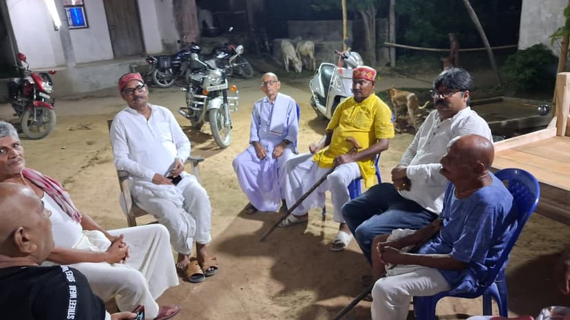 डॉ. विभय कुमार झा ने बाबुबरही विधानसभा क्षेत्र का किया दौरा, लोगों से की मुलाकात और योजनाओं पर चर्चा