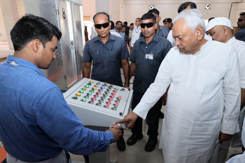 CM नीतीश अधिकारियों के साथ पहुंचे बिहटा, कई औद्योगिक इकाईयों का किया निरीक्षण