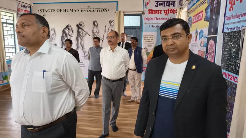 पूर्णिया दौरे पर बिहार के मुख्य सचिव, "पूर्णिया लाइव क्लासेज" के शिक्षकों से की मुलाकात, जमकर की सराहना