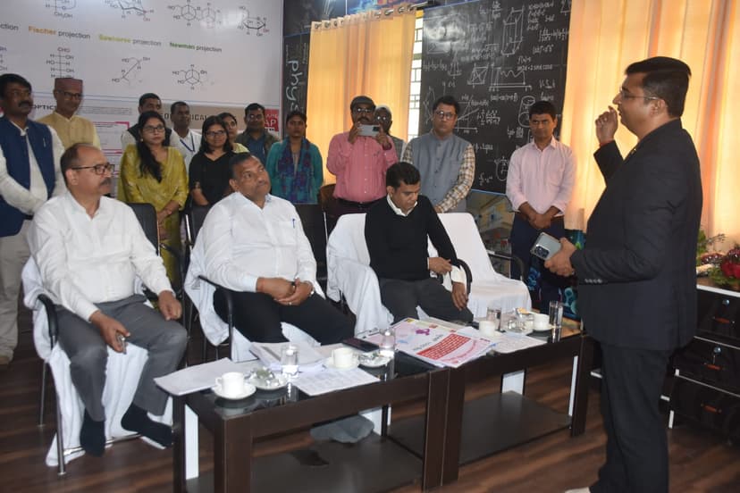 पूर्णिया दौरे पर बिहार के मुख्य सचिव, "पूर्णिया लाइव क्लासेज" के शिक्षकों से की मुलाकात, जमकर की सराहना
