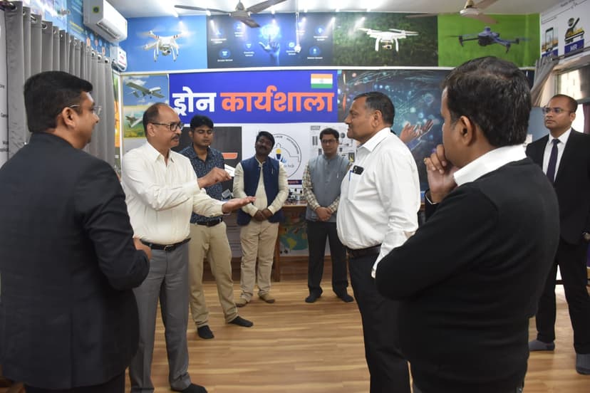 पूर्णिया दौरे पर बिहार के मुख्य सचिव, "पूर्णिया लाइव क्लासेज" के शिक्षकों से की मुलाकात, जमकर की सराहना