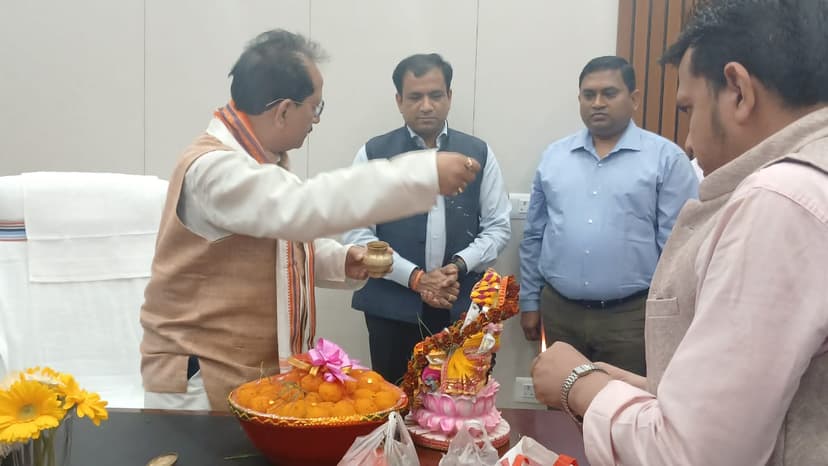 डिप्टी सीएम विजय कुमार सिन्हा ने संभाला कृषि विभाग, पूजा-अर्चना के साथ की शुभ शुरुआत, भ्रष्टाचार मुक्त व्यवस्था का लिया संकल्प