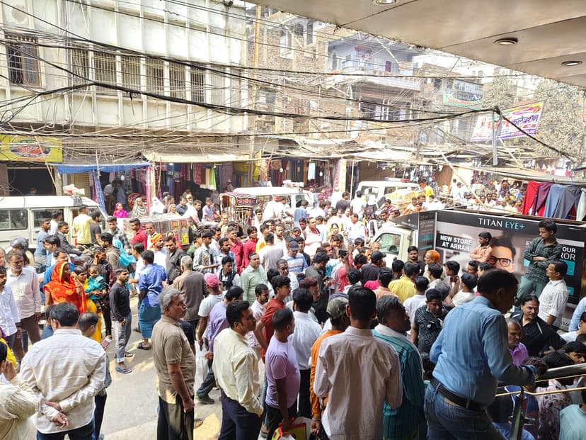 आरा में करोड़ों की ज्वेलरी लूट, होली से पहले तनिष्क में अपराधियों ने मचाया तांडव, हथियार के बल पर लूट लिए करोड़ों के गहने, मची सनसनी