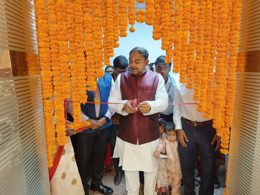 श्रम संसाधन मंत्री संतोष कुमार सिंह ने किया नियोजन भवन में पालना घर का शुभारंभ