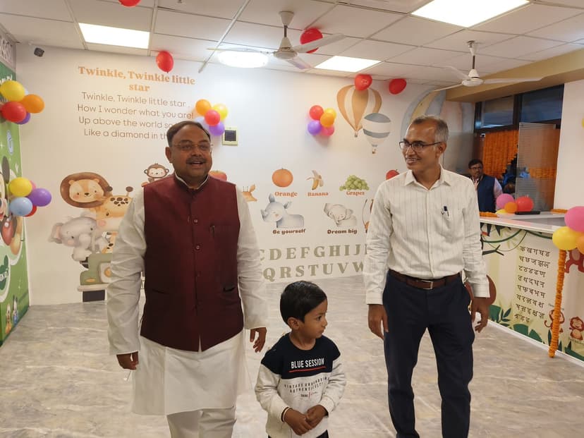 श्रम संसाधन मंत्री संतोष कुमार सिंह ने किया नियोजन भवन में पालना घर का शुभारंभ