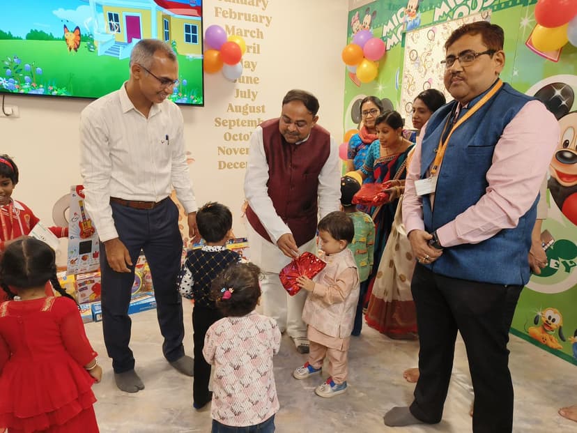 श्रम संसाधन मंत्री संतोष कुमार सिंह ने किया नियोजन भवन में पालना घर का शुभारंभ