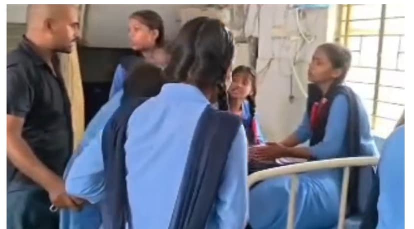 सीवान में हर घर तिरंगा अभियान के दौरान भीषण गर्मी से 30 बच्चियों की बिगड़ी तबीयत, PHC में हो रहा इलाज