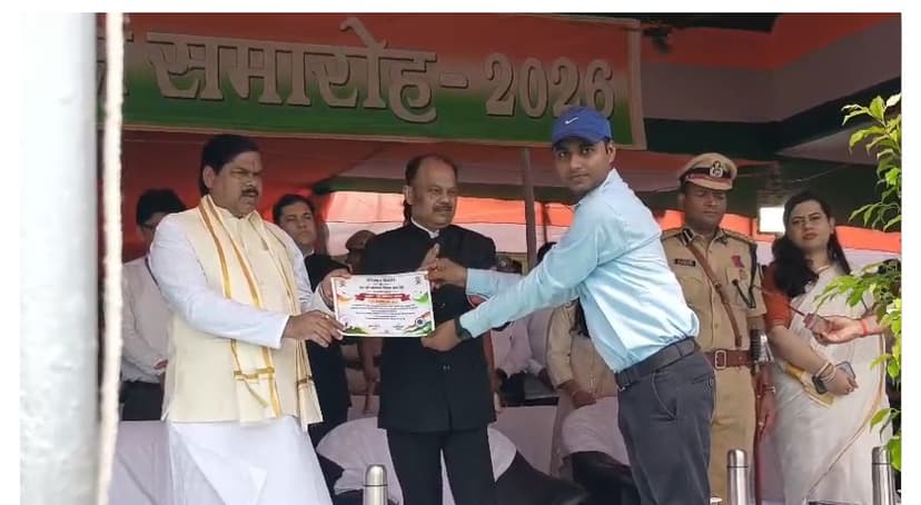 सहरसा में बिहार के शिक्षा मंत्री मिथिलेश तिवारी ने किया ध्वजारोहण