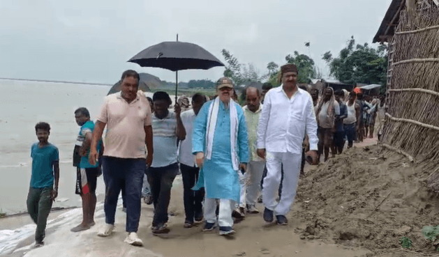 जलस्तर बढ़ने से तेज हुआ कटाव, 4-5 वार्ड प्रभावित,पलायन को मजबूर ग्रामीण