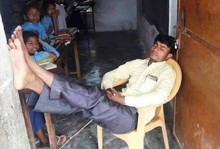 सीएम का शिक्षकों को संदेश और उन पर संदेह क्या इशारा करता है ?