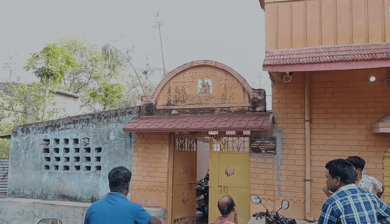 हथियार के बल पर बच्चों को बनाया बंधक, लाखों की डकैती से दहला इलाका