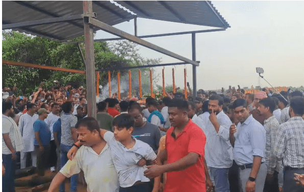 राजकीय सम्मान के साथ हुआ अंतिम संस्कार,बेटे श्रेयश ने दी मुखाग्नि,नम आंखों से विदाई