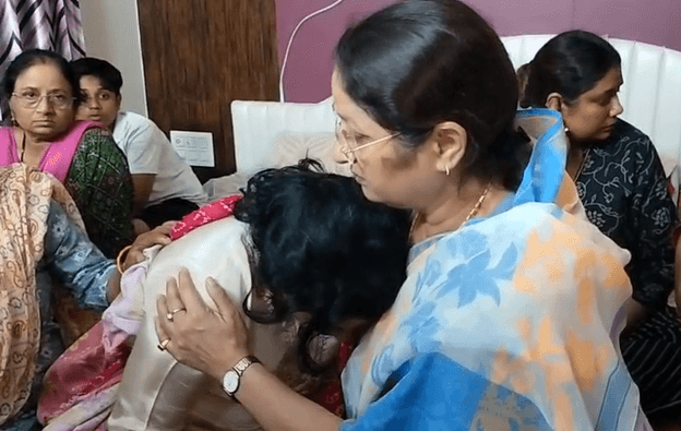 आवासीय परिसर में मंत्री सुदिव्य कुमार सोनू को नेताओं ने नम आंखों से दी श्रद्धांजलि