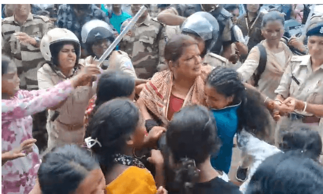 HEC की जमीन से झुग्गी झोपड़ी हटाने की कवायद जारी,विरोध कर रहे लोगों पर लाठीचार्ज