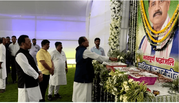 गिरिडीह आवासीय परिसर में श्राद्धकर्म कार्यक्रम,नेताओं के पहुंचने का सिलसिला जारी